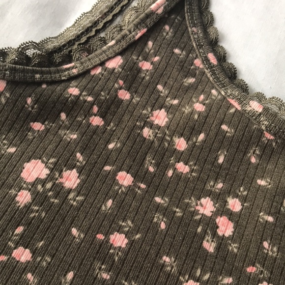 🌻4/$20 Aero Cropped Tank Top Lace Trim & Button Detail Size Large New With Tag - Picture 6 of 9